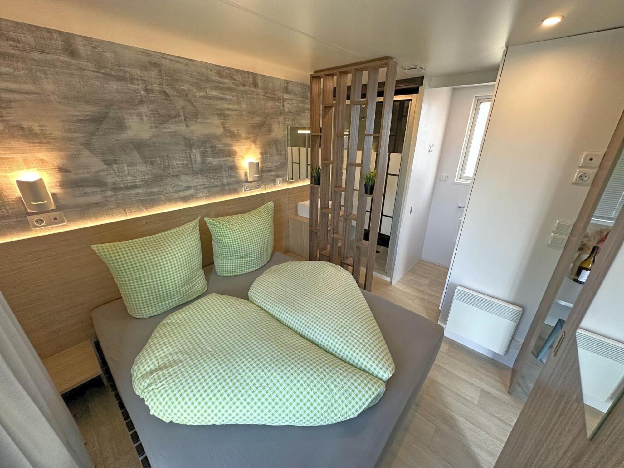 Feriendorf Seeblick - Tinyhouse Direkt Am See نينبورغ فورم والد المظهر الخارجي الصورة